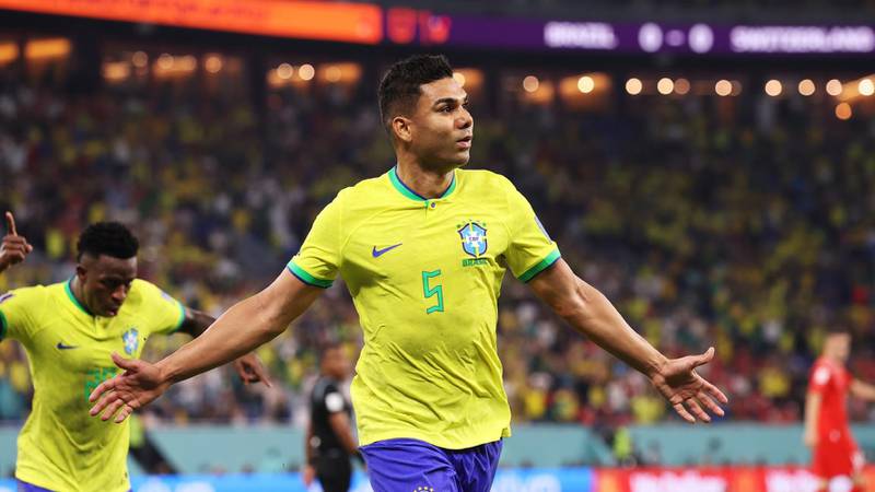 Brasil clasifica a octavos de final del Mundial con un golazo de Casemiro ante Suiza