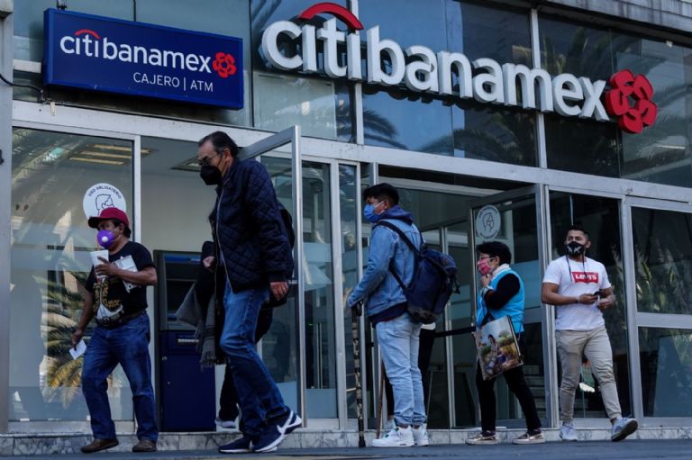 Pedro Tello: México no tiene recursos para adquirir Banamex, su compra sería apresurada y riesgosa