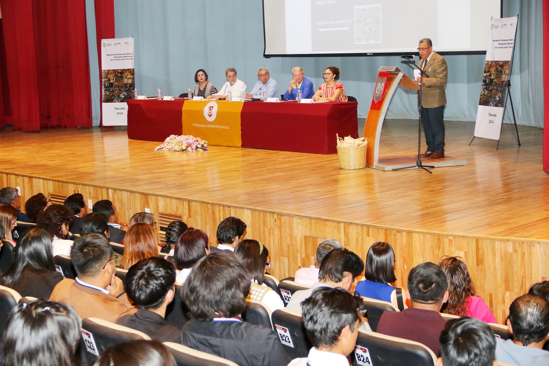 Reflexionaron en la UATx sobre el humanismo mexicano y la educación