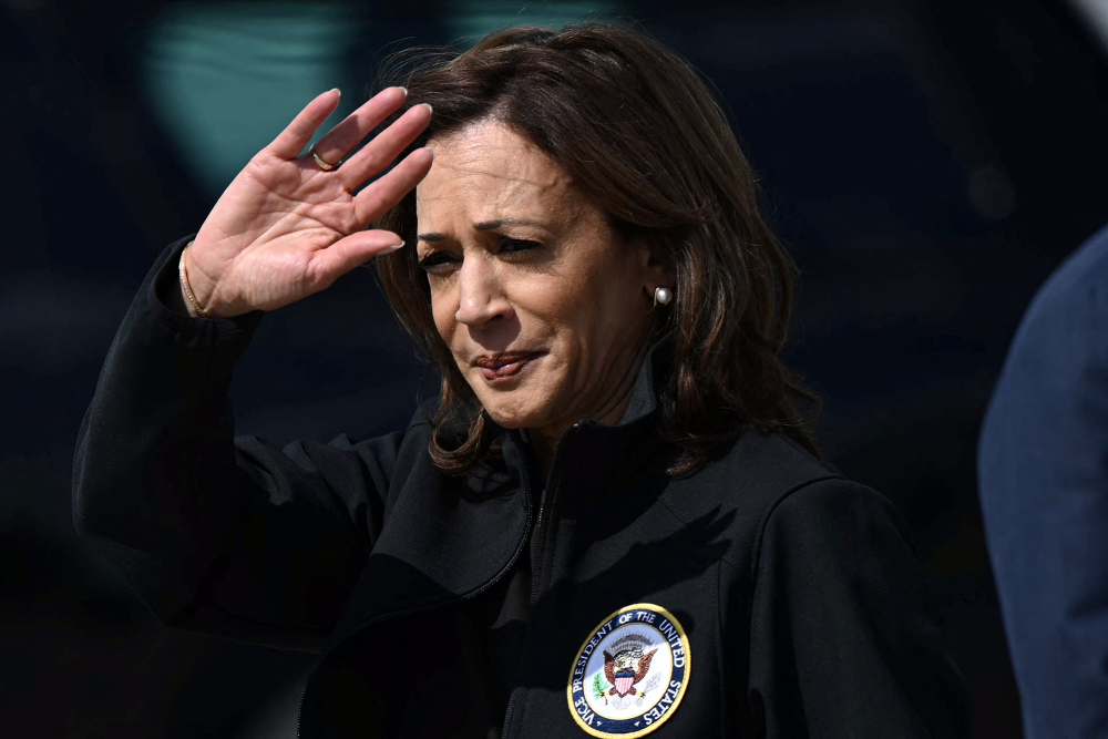 Kamala Harris felicita a Sheinbaum por “su histórica toma de posesión”