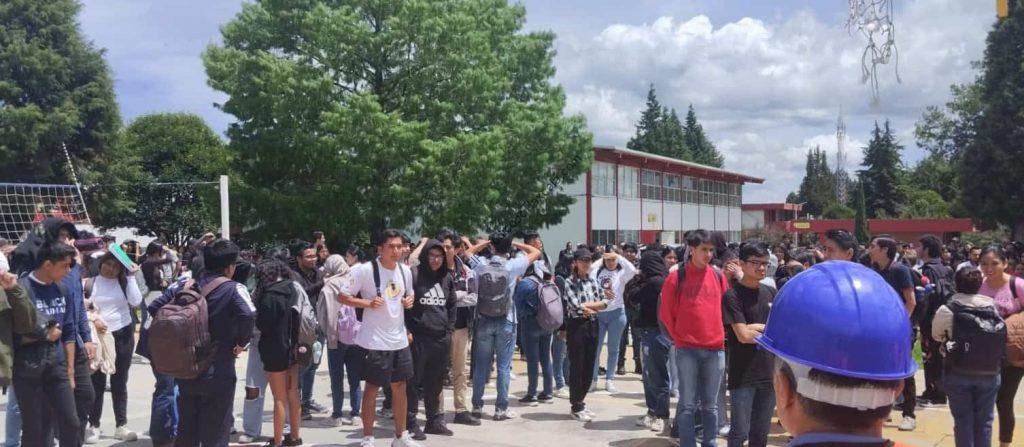 Participó comunidad universitaria de la UATx en el Simulacro Nacional de Sismo 2025