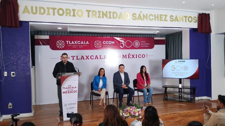 TLAXCALA, evento en el auditorio Trinidad Sánchez Santos, con autoridades y oradores durante una conferencia con motivo de los 50 años de la CCOM y celebración del aniversario de Tlaxcala.