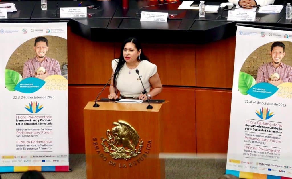 Diputada en el recinto del Congreso de Tlaxcala, en un acto oficial durante el Foro Parlamentario de Seguridad Alimentaria.