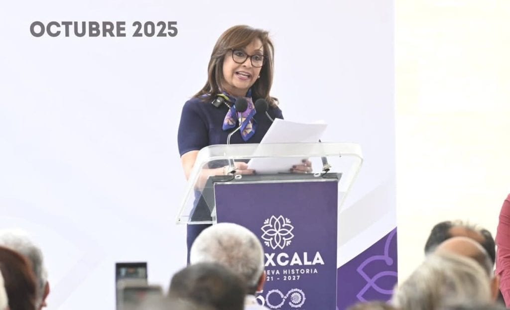 Jefa de gobierno de Xalapa dando un discurso en un evento oficial en octubre 2025.