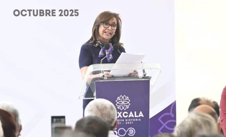 Jefa de gobierno de Xalapa dando un discurso en un evento oficial en octubre 2025.