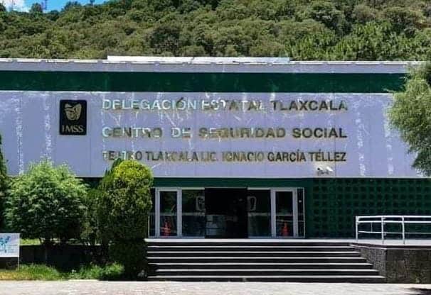 Delegación del IMSS en Tlaxcala, centro de atención social y servicios médicos, ubicado en Tlaxcala, México, en un entorno rodeado de naturaleza y con accesible entrada principal.