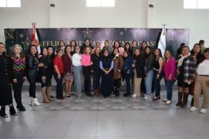 1. Mujeres participando en un evento de reconocimiento en Tlaxcala, México, en un ambiente de celebración y orgullo por su labor y aportaciones.