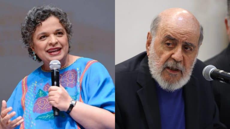 Diputada y senador en plena discusión política en una sesión del Congreso de México. Ambos muestran expresiones intensas, discutiendo temas relevantes del país en un entorno formal con micrófonos y fondo neutro.