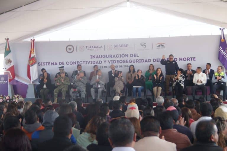 1. Inauguración del Sistema de Conectividad y Videoseguridad del Norte en Tlaxcala, evento con autoridades y asistentes en un acto oficial.