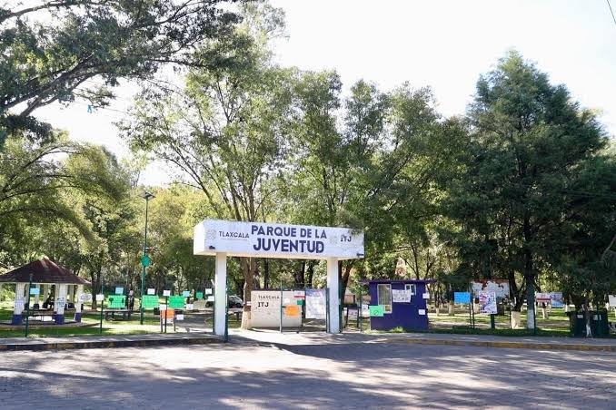 Parque de la Juventud en Tlaxcala, con áreas verdes, juegos y espacios recreativos para niños y adultos, ideal para pasear y disfrutar en familia en un entorno natural y seguro.