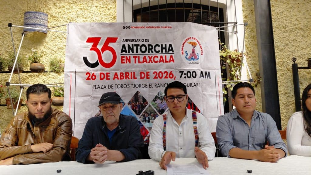 Celebración del 35 aniversario de Antorcha en Tlaxcala, realizada el 26 de abril de 2026, en la Plaza de Toros "Jorge R. Aguilar", con la presencia de diferentes líderes y miembros de la organización.