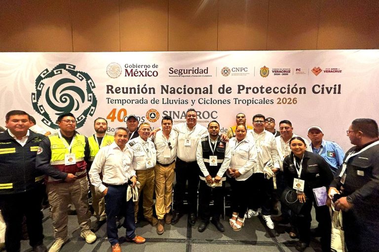 Protección civil en reunión nacional sobre lluvias y ciclones tropicales 2026 en México, con autoridades y expertos en seguridad y gestión de emergencias, en un evento oficial.