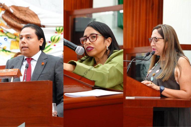 Persona en un debate o discusión en un entorno formal, posiblemente en una conferencia o sesión legislativa.