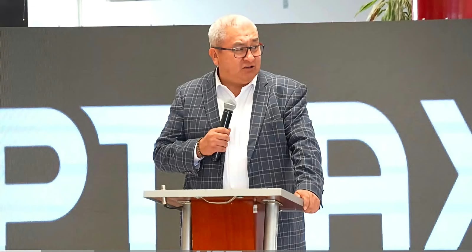 Presume Homero Meneses respaldo de Lorena Cuéllar y Sheimbaum para llegar al DGETI